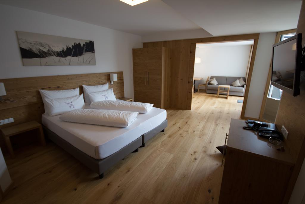 Berglife Appartements Serfaus Zimmer foto