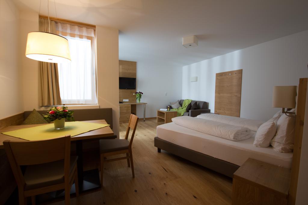 Berglife Appartements Serfaus Zimmer foto